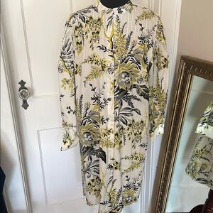 Diane von Furstenberg Floral Print Dress — Size Large — 34” Length — NWOT